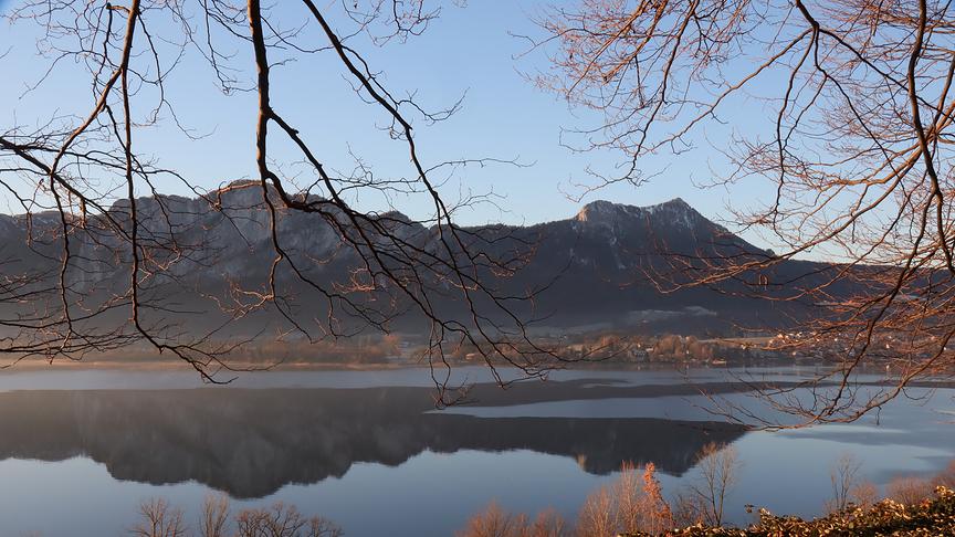 © Meindl Maria Mondsee mit Drachenwand und Schober. (Meindl Maria)