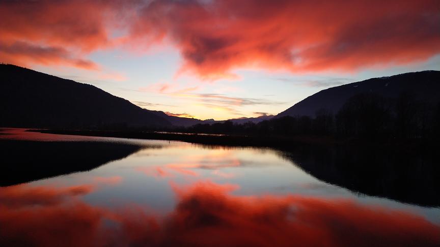 © David Valtiner Sonnenuntergang und Spiegelung am Moor. (David Valtiner)