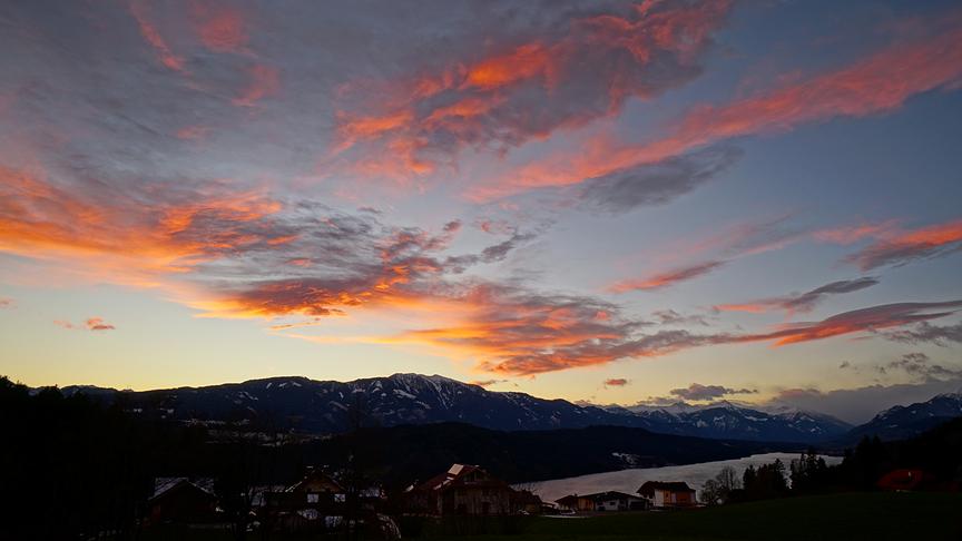 © Annelie Möser Herrliche Wolkenfarben beim Sonnenuntergang über dem Millstätter See. (Annelie Möser)
