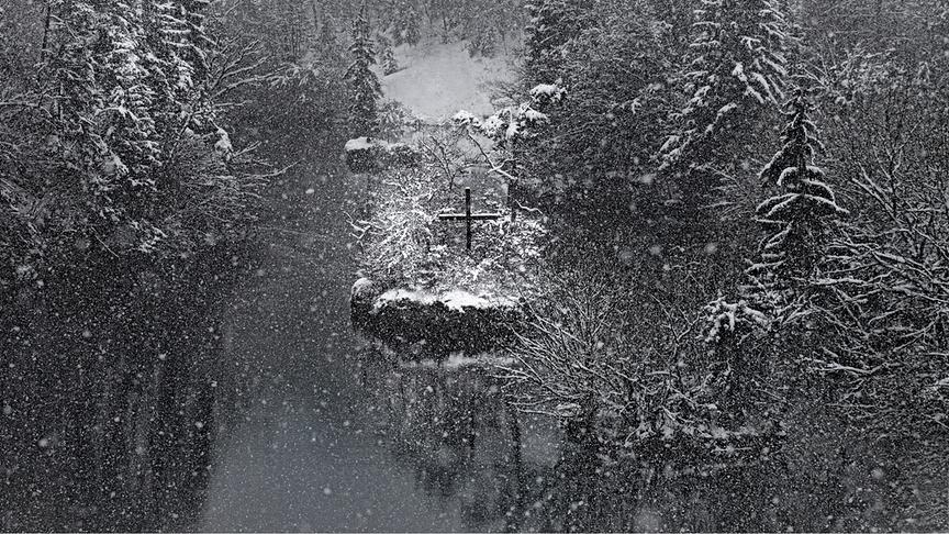 © Peter Grill Traunfallkreuz am Traunfall in Roitham im Winterkleid. (Peter Grill)
