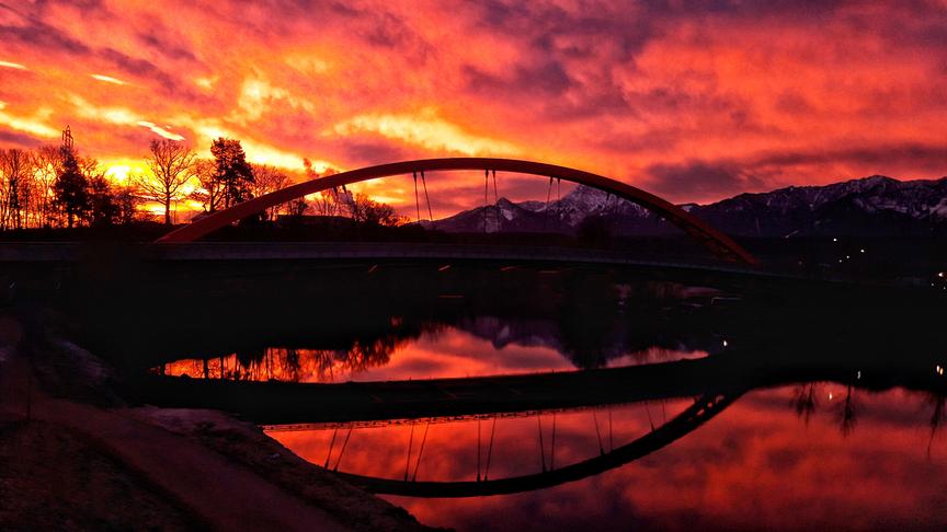 © Thomas Kaiser Friedliche "Kärntner" Nordlichter an der Friedensbrücke in Villach. (Thomas Kaiser)