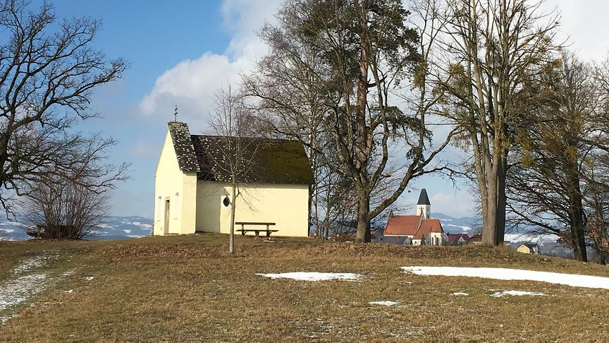 © Herta Grandl Kalvarienberg und Pfarrkirche Wartberg ob der Aist. (Herta Grandl)