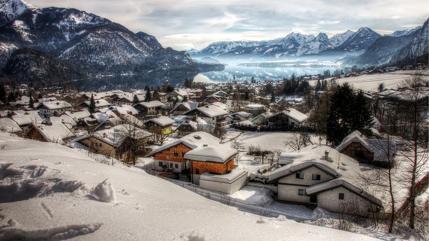 © Emma Sommeregger Winterlicher Blick auf St. Gilgen mit dem Wolfgangsee. (Emma Sommeregger)