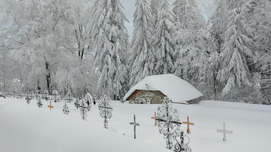 © Josef Reingruber Tiefverschneiter Bergfriedhof in Kirchschlag bei Linz. (Josef Reingruber)