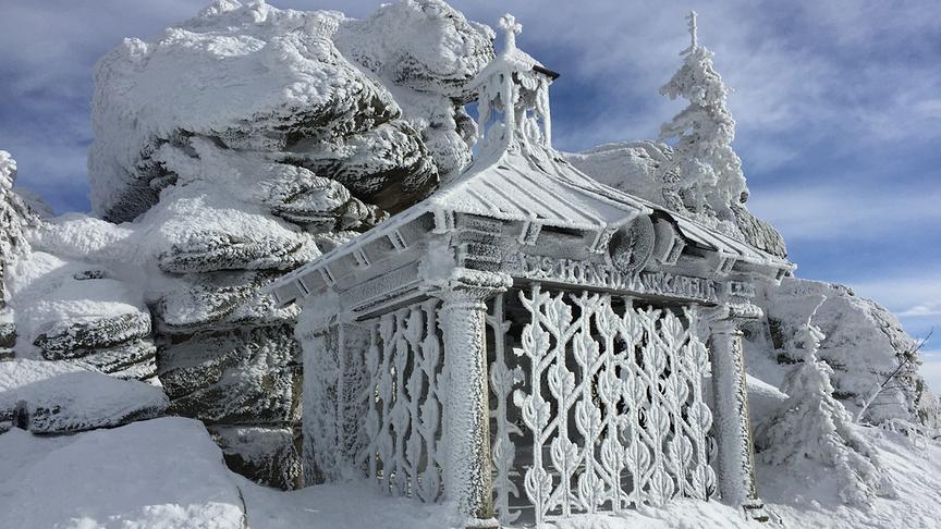 © Helga Baier Kristalleelt am Dreisesselberg Nepomukkapelle. (Helga Baier)