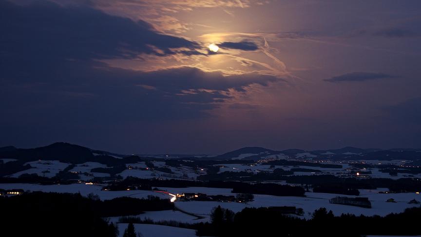 © Emma Sommeregger Das Foto vom "Super-Mond" wurde im Flachgau bei der Kaiserbuche aufgenommen. Ein romantischer Anblick. (Emma Sommeregger)