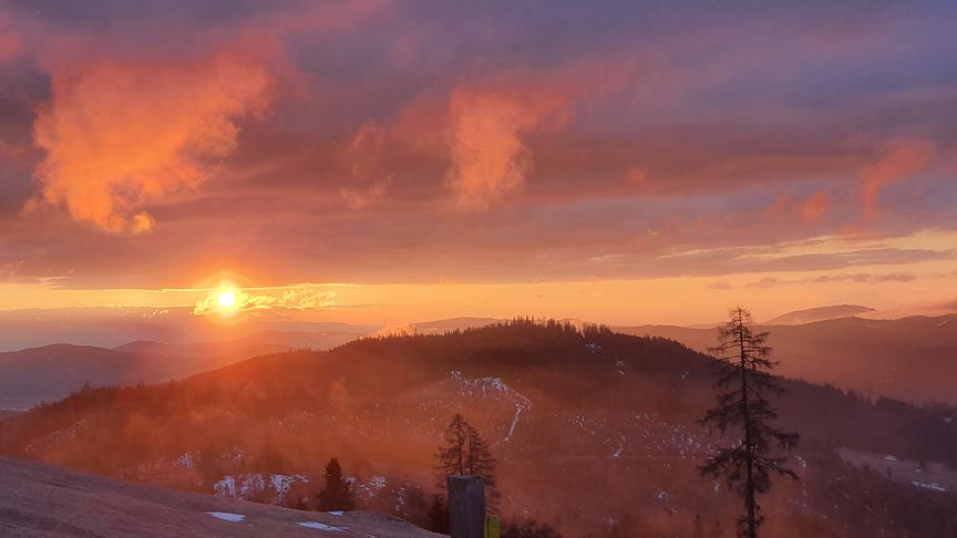 © Jabornig Bernhard Sonnenaufgang Blickrichtung Sirnitz. (Jabornig Bernhard)