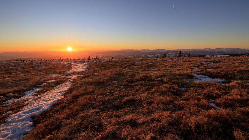 © Kurt Krempl Sonnenuntergang vom Hochwechsel, Blickrichtung Stuhleck und Rax. (Kurt Krempl)