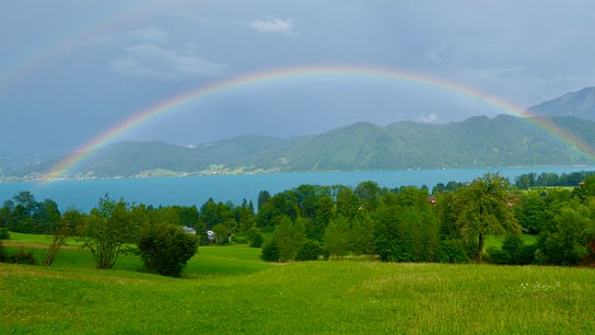 © Regenbogen über dem Attersee, Blick von Sichtenberg bei Nussdorf auf den Attersee (Herbert Fuchs)