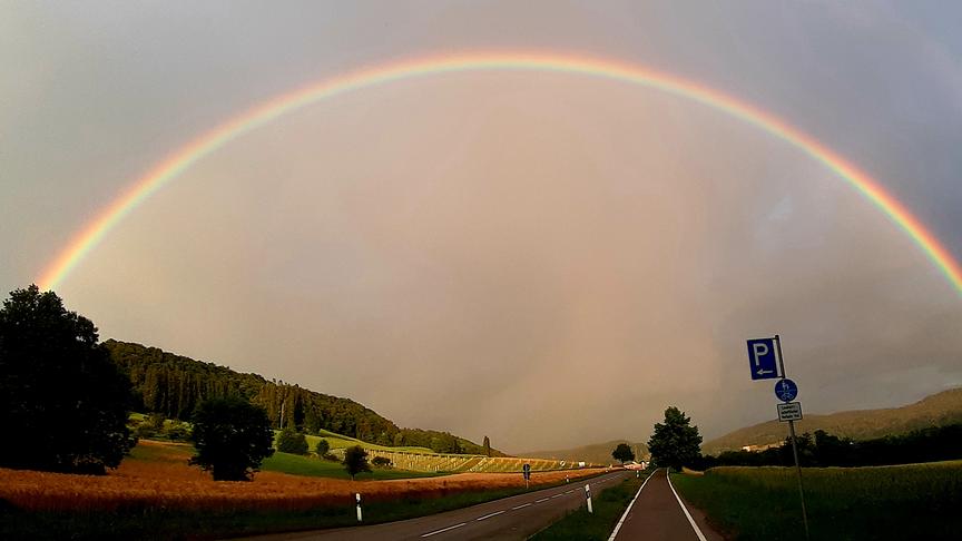 Wunderschöner Regenbogen. (Renate Eisenmann)