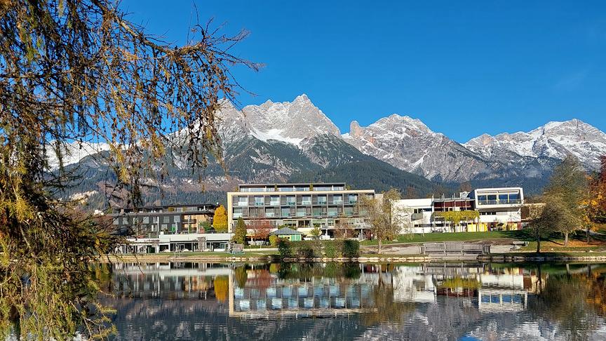 © Saalfelden Ritzensee und im Hintergrund das Steinerne Meer (Bachmann Johannes) Saalfelden Ritzensee und im Hintergrund das Steinerne Meer (Bachmann Johannes)