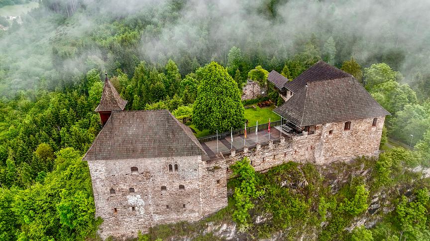© Werner Lückl) Burg Dürnstein Steiermark der Morgennebel löst sich auf (Werner Lückl)