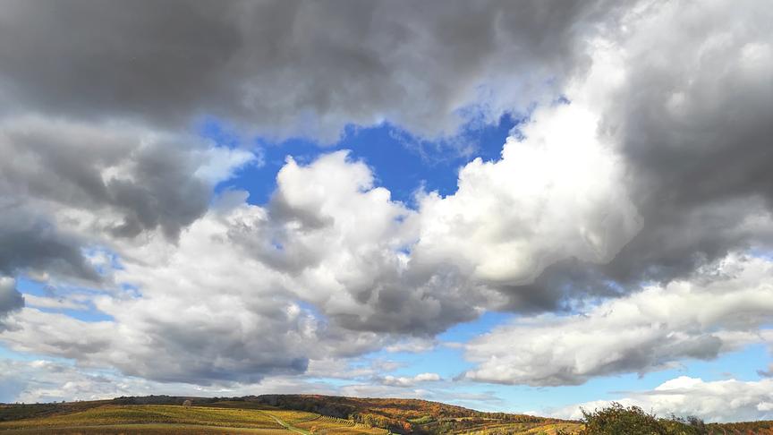 © Gerti Portisch Sonnenfenster über dem Weinviertel sind heute die Ausnahme Kleinhadersdorf (Gerti Portisch)