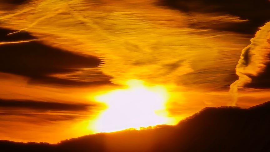 © Franz Zeitlhofer Ein herlicher Sonne Aufgang sie kommt gerade von Bergen hervor, aber ganz schön kalt 6 Grad in Etzerstetten (Franz Zeitlhofer)