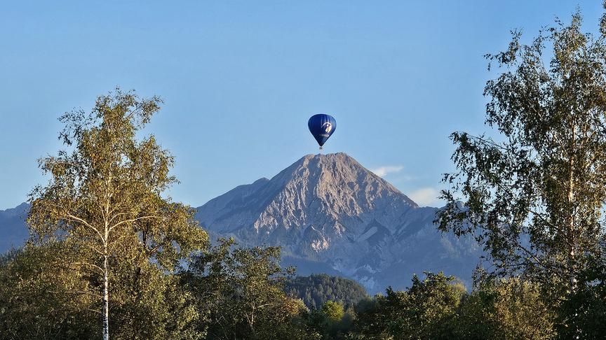 Ballon über Mittagskogel (Sylvia Breitender)