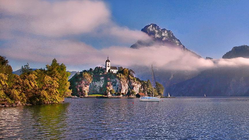 Traunkirchen am Traunsee mit Blick auf den Traunstein